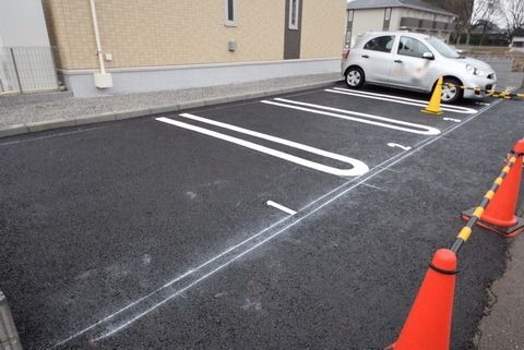 【レーヴ柏の葉の駐車場】