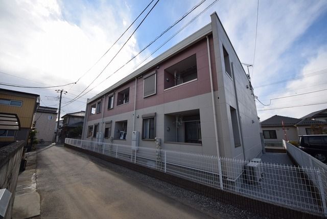 川越市石原町のアパートの建物外観