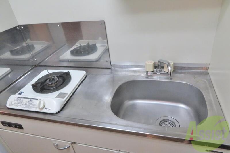 キッチン　キッチンは一口のガス付き。ひとり暮らしにはちょうどいいかも、