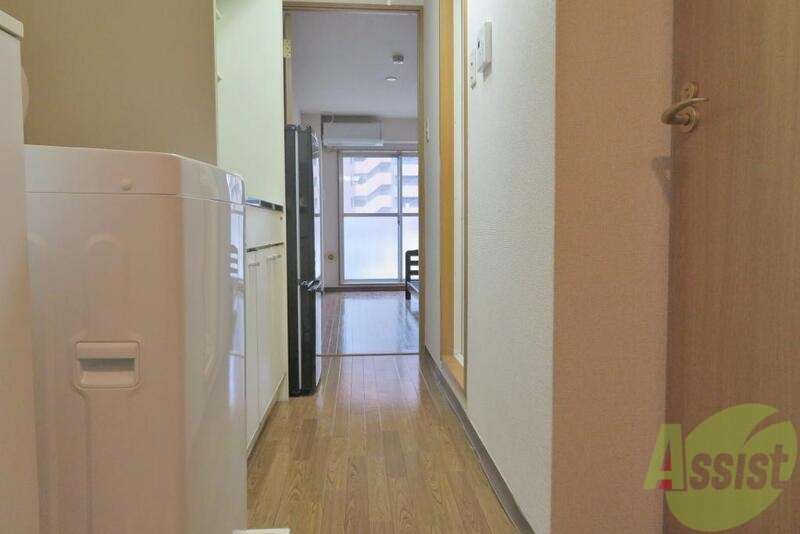 玄関　玄関から一直線のシンプルな１Ｋの形ですねー。