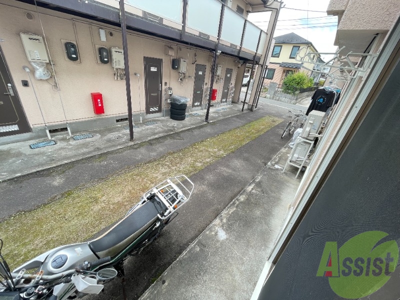 バルコニー　バルコニーはございません。洗濯物は干せそうです。