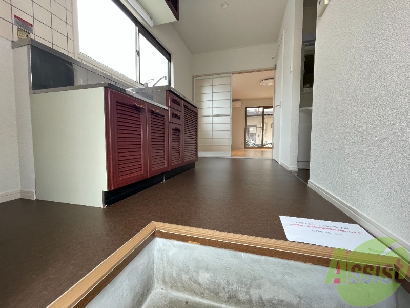 玄関　玄関からの様子です。すぐ部屋が見えないのは安心ですね。