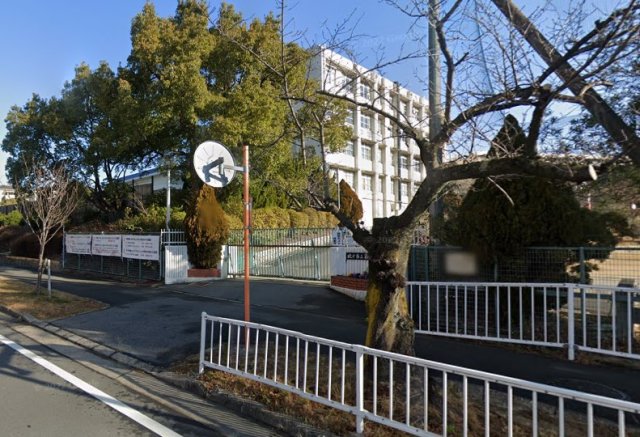 中学校　枚方市立第四中学校（中学校）まで717m