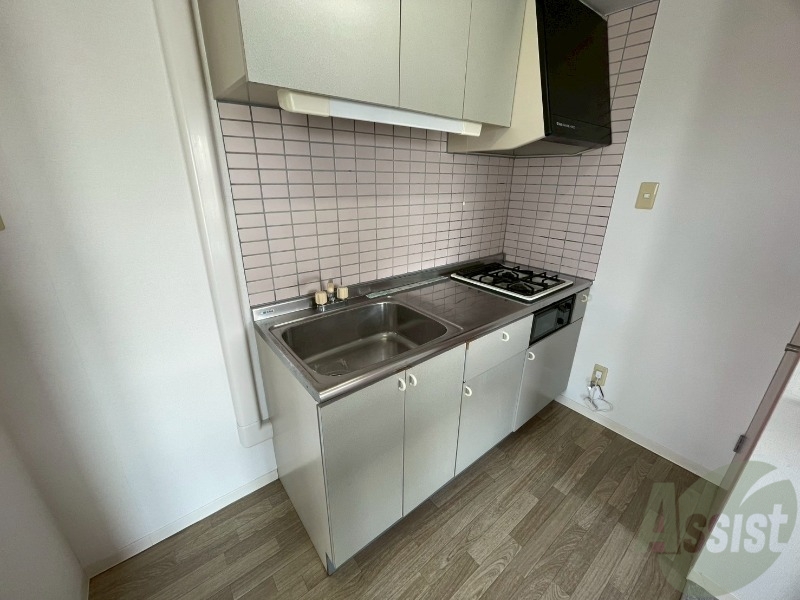 キッチン　調理スペースも広々しておりお料理しやすそうです！