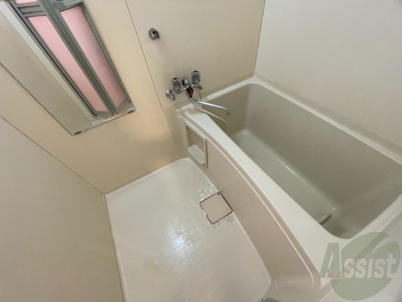 バス・シャワールーム　お風呂になります。一日の疲れを癒してくださいね。