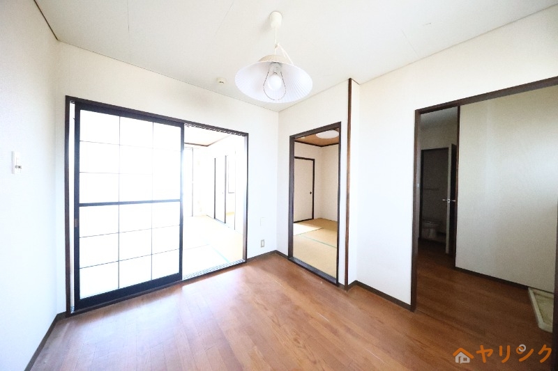 居室・リビング　玄関