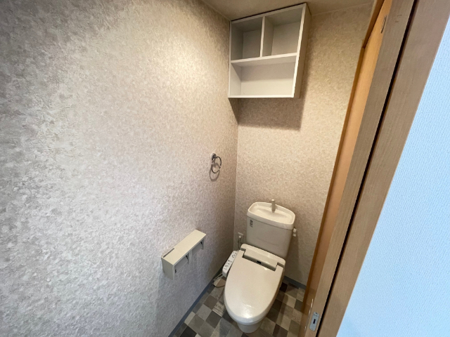 トイレ　温水洗浄便座付き