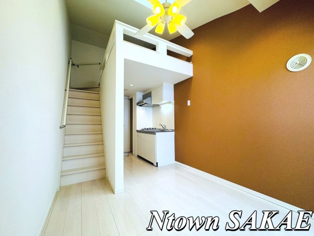 その他　ゆったり過ごせる居間です