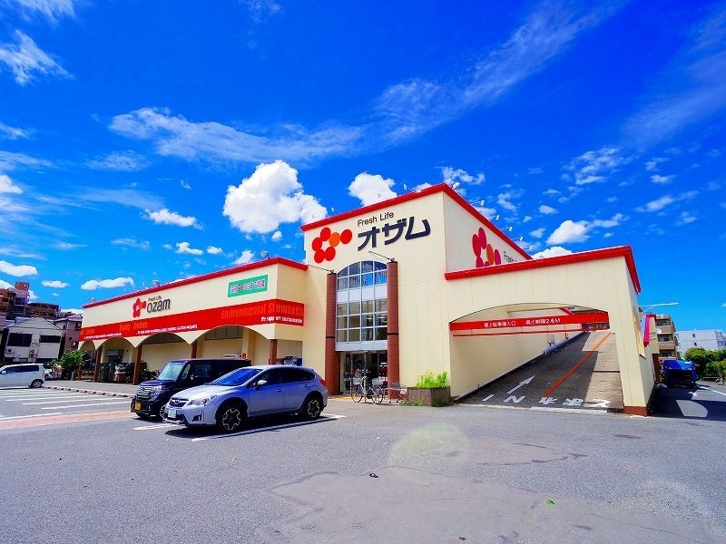 スーパー　スーパーオザム新堀店（スーパー）まで745m