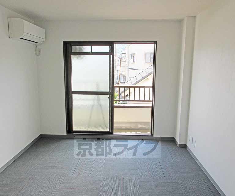 居室・リビング　とっても綺麗で明るい洋室６帖です