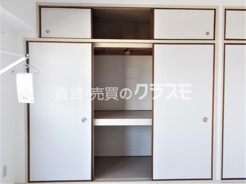 収納　押入