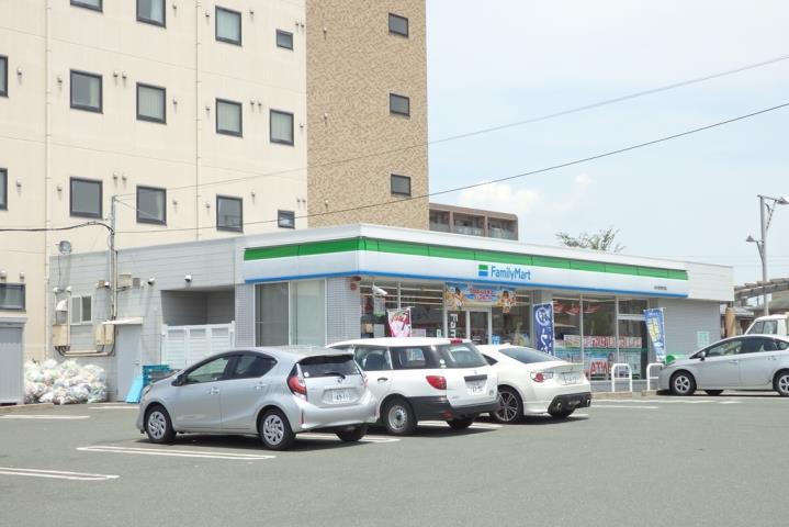 コンビニ　ファミリーマート（コンビニ）まで332m