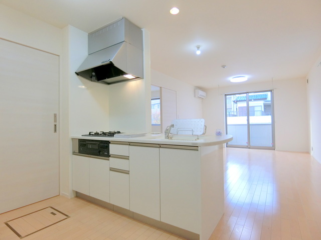 キッチン　ガス3口グリル付き