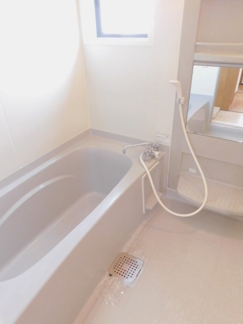 バス・シャワールーム　同物件別号室の写真です。