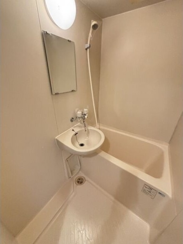 バス・シャワールーム　図面と現状に相違がある場合には現状を優先