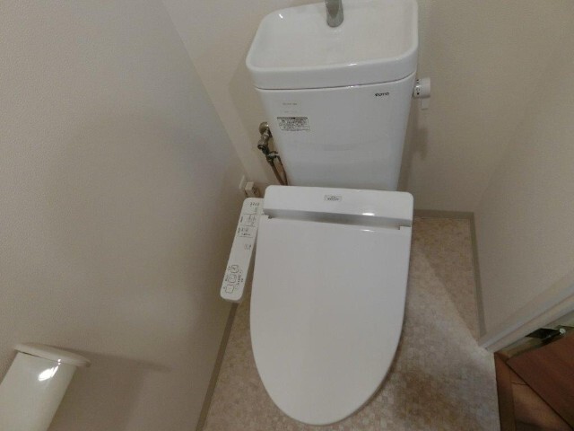 トイレ　＊別号室の写真です