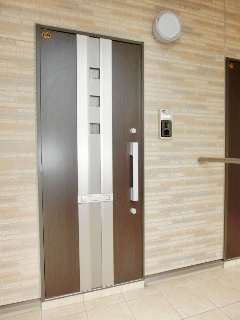 セキュリティ　突然の来客にも安心のモニタ付きドアホン