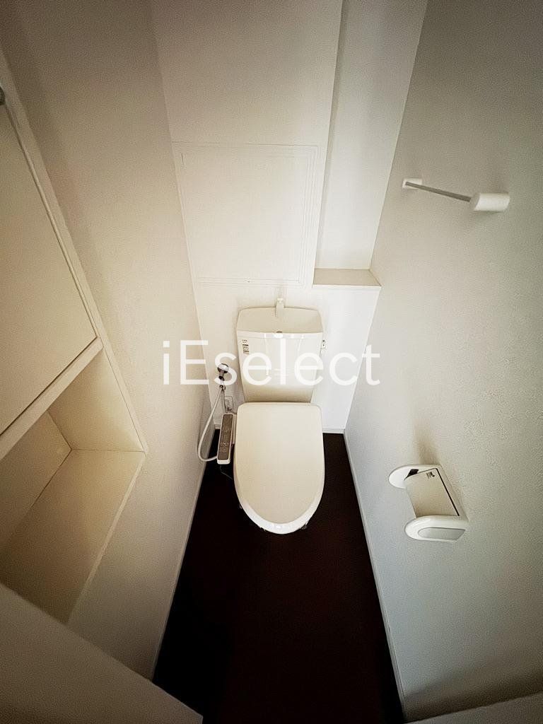 トイレ　温水洗浄便座付きのトイレです