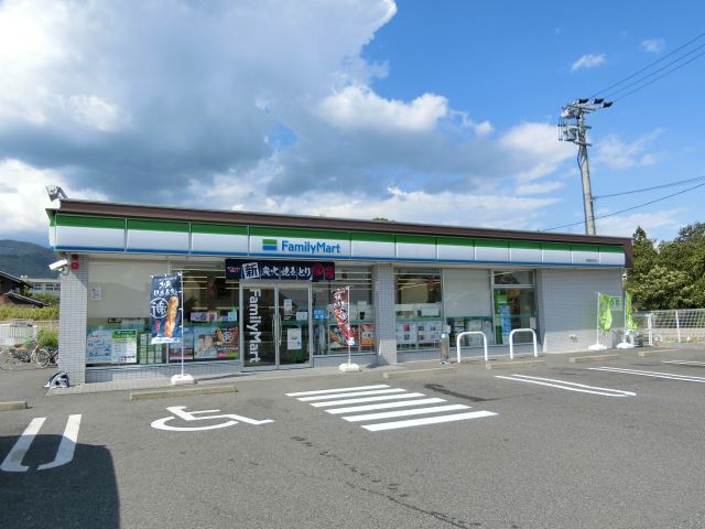 コンビニ　ファミリーマート（コンビニ）まで310m