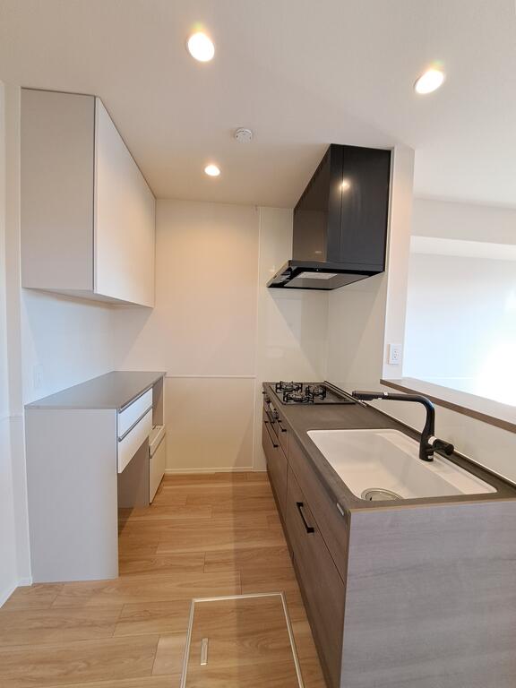 キッチン　●収納豊富なキッチンまわり！