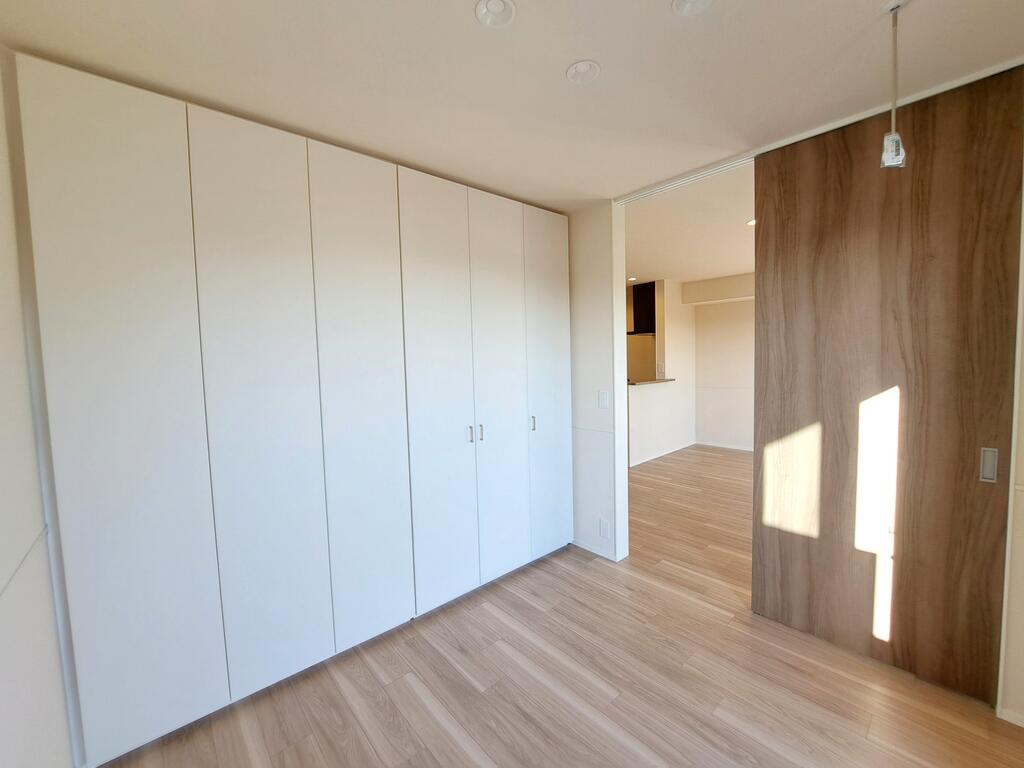 収納　●洋室2部屋の収納は稼働式です！お好きなように動かせます！