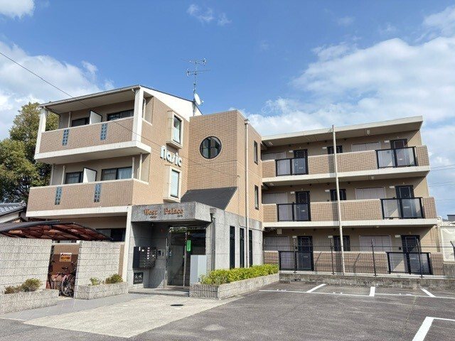 West Palaceの外観写真