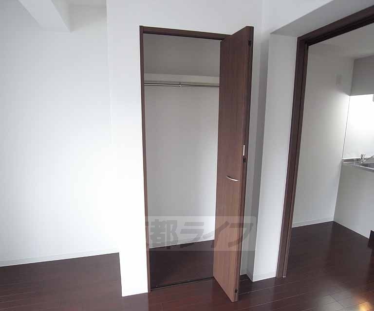 収納　ハンガーパイプ付きの収納です。
