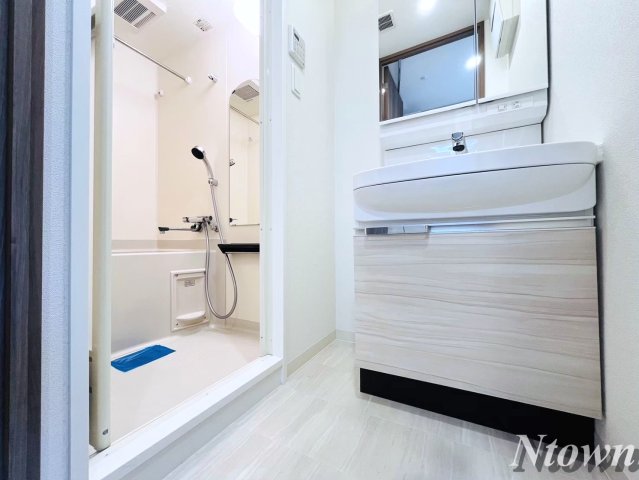 洗面設備　独立洗面台、朝の身支度には欠かせません