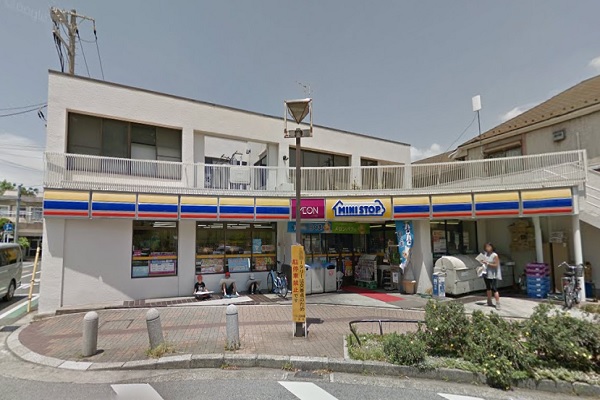 コンビニ　ミニストップみどり台駅前店（コンビニ）まで300m
