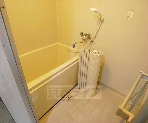 バス・シャワールーム　大きな浴槽のお風呂・