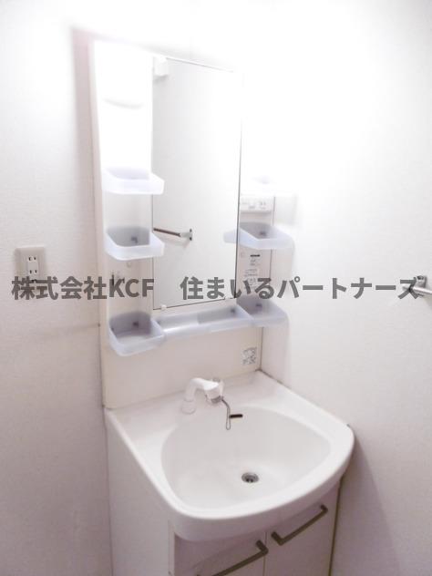 洗面設備　明るい洗面所です