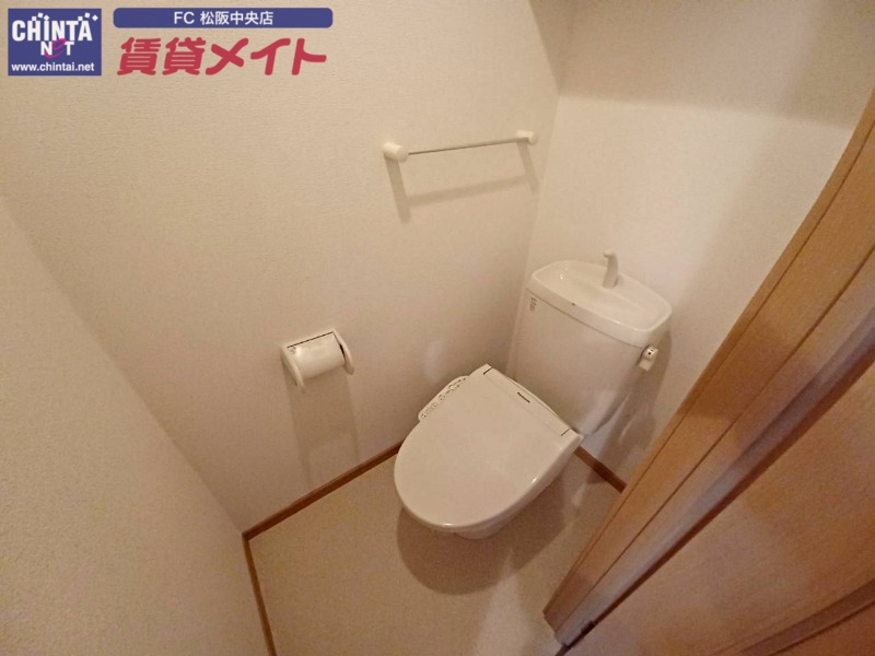 トイレ　同物件別部屋写真反転タイプ