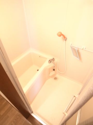 バス・シャワールーム　給湯式のお風呂