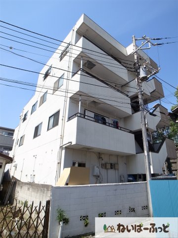 建物外観　街道沿いマンションで明るく広い帰り道♪伊東ビル！