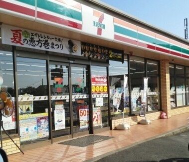 コンビニ　セブンイレブン（コンビニ）まで550m