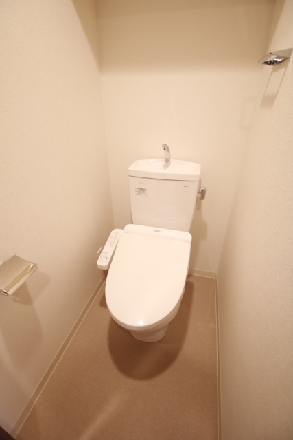 トイレ　※別室の参考写真の為、現況優先です。