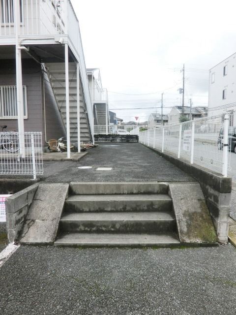 エントランス　敷地内へのアプローチ