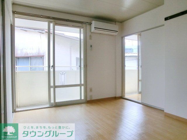 居室・リビング　明るい室内