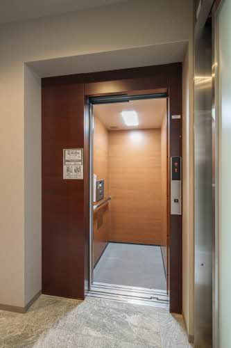 建物外観　エレベーター