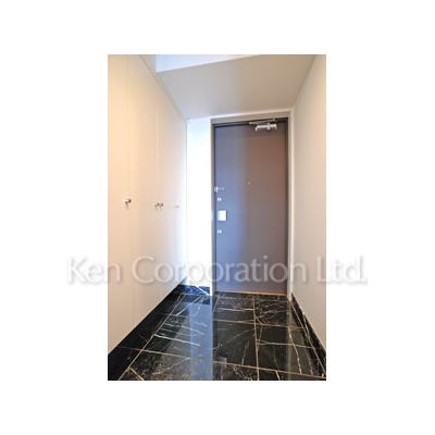 玄関　同タイプ29階のお部屋を撮影。仕様が異なることがあります。