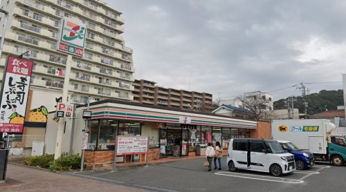 コンビニ　セブンイレブン 横須賀北久里浜店（コンビニ）まで883m