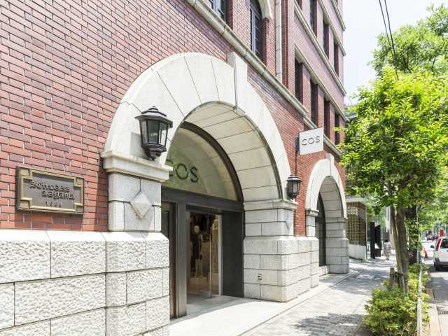 ショッピングセンター　COS青山店（ショッピングセンター）まで802m