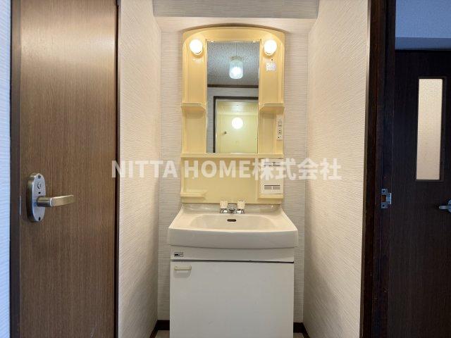 セキュリティ　シャワー付きの洗面台朝の準備も楽々です★