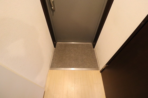 玄関　※別部屋の写真です
