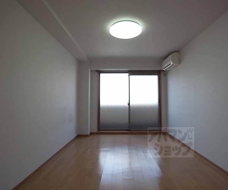 居室・リビング　広々した室内