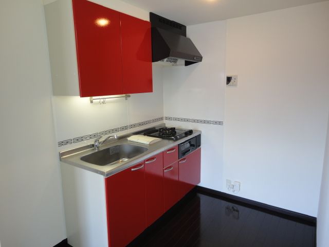 キッチン　ビビットな色合いのキッチンです