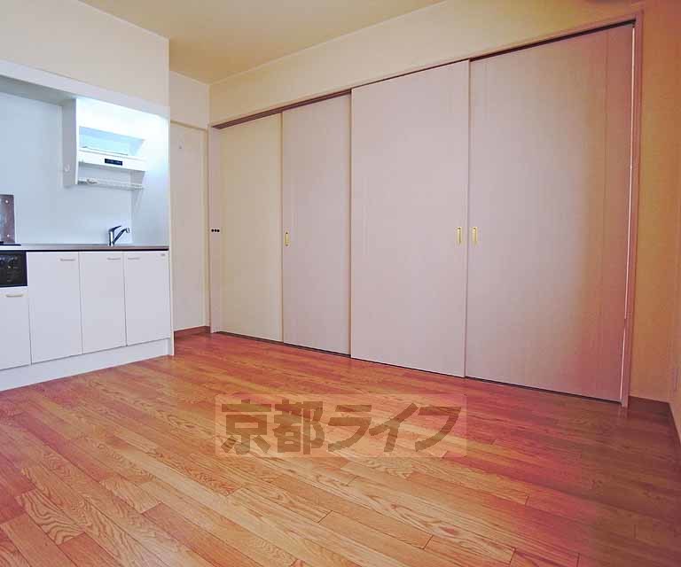 居室・リビング　仕切りを閉めるとこんな感じです・