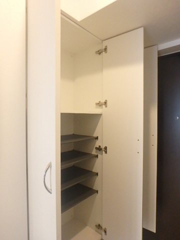 玄関　収納もある玄関です