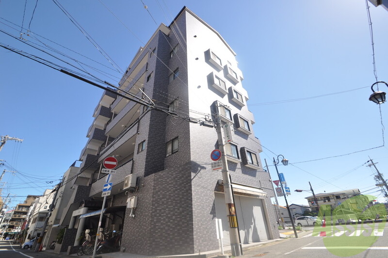 建物外観　総タイル張りの綺麗な外観です。