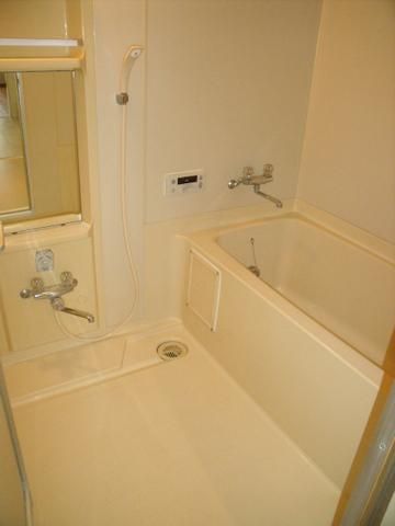 バス・シャワールーム　広々バスルーム